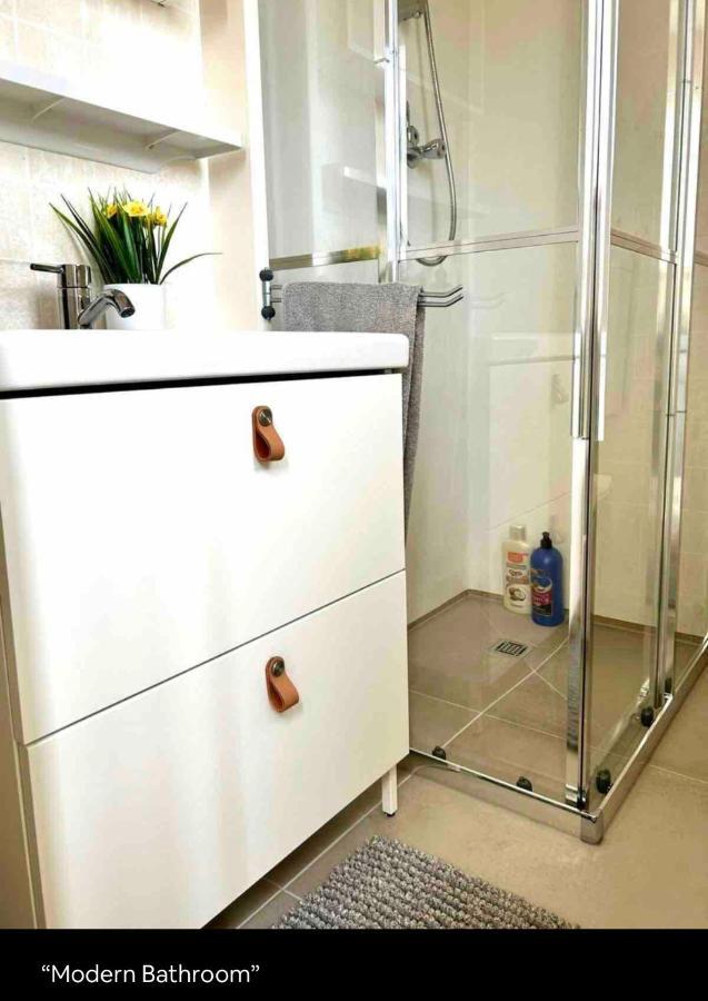 Wellness Bungalow With Jacuzzi &Sauna&Private Garden Near Amsterdam Vijfhuizen Exteriör bild