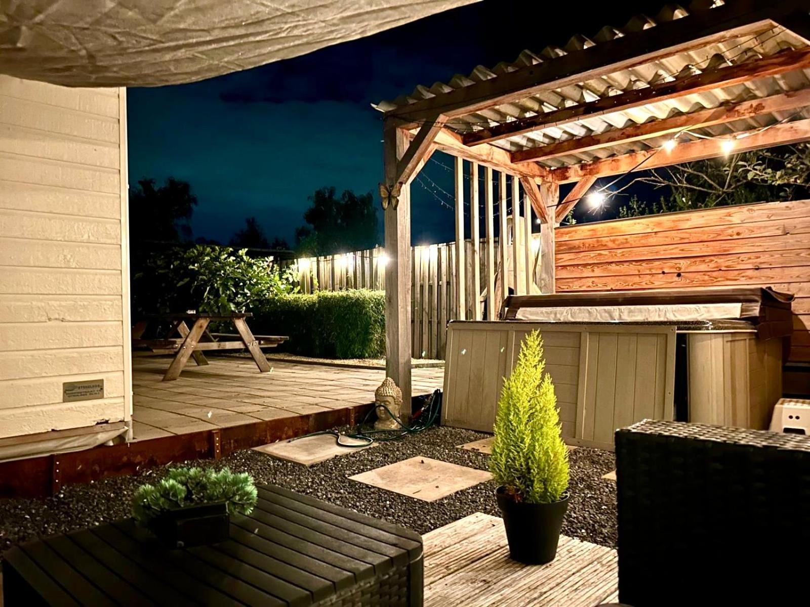 Wellness Bungalow With Jacuzzi &Sauna&Private Garden Near Amsterdam Vijfhuizen Exteriör bild