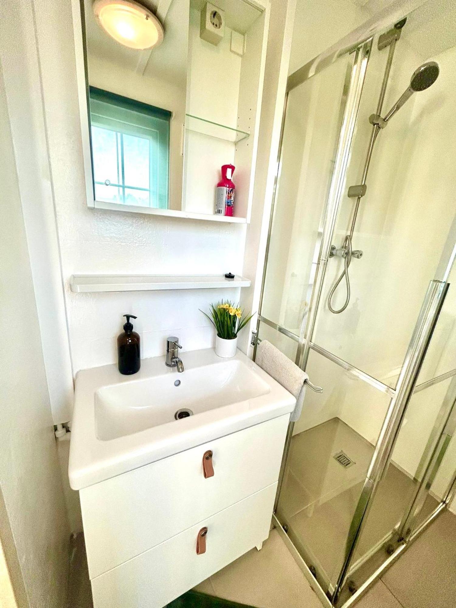 Wellness Bungalow With Jacuzzi &Sauna&Private Garden Near Amsterdam Vijfhuizen Exteriör bild